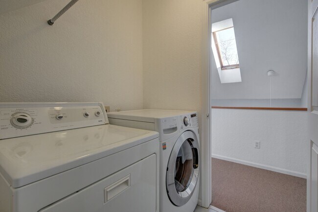 Building Photo - 3-bedroom home in Central Boulder