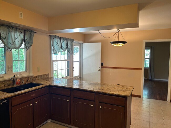 Building Photo - 119 W 41st St