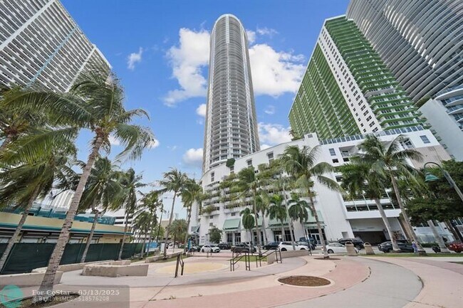Building Photo - 1750 N Bayshore Dr