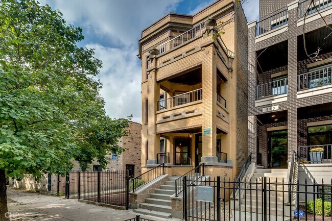 Building Photo - 852 W Lill Ave