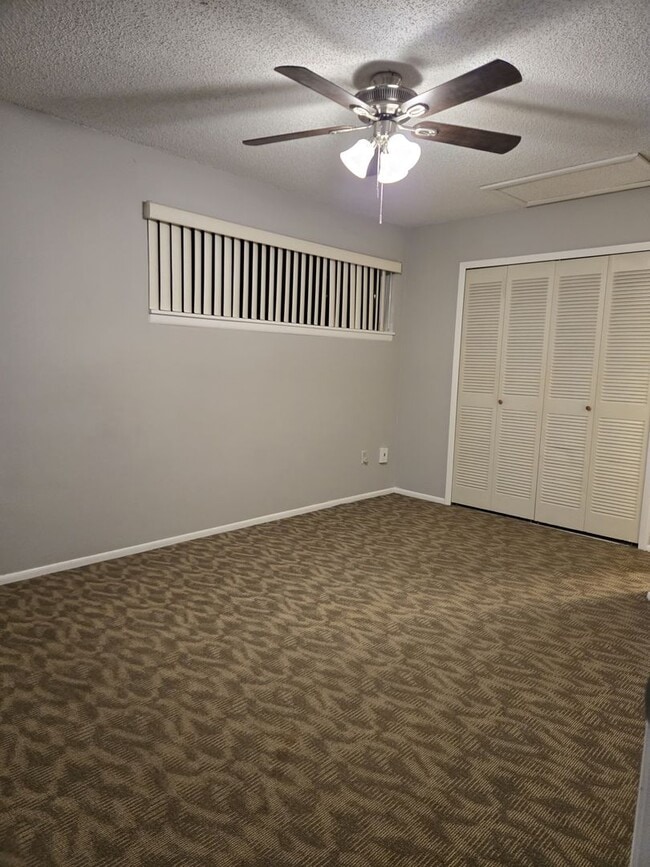 Building Photo - 2 bedroom + loft, 2 bathroom townhome near UCF