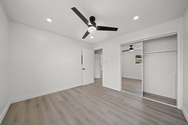 Building Photo - 3444 E Wilton St