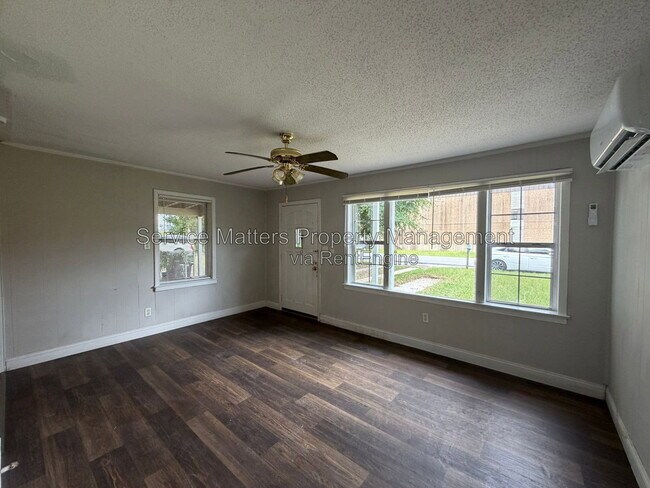Building Photo - 3213 N Guillemard St