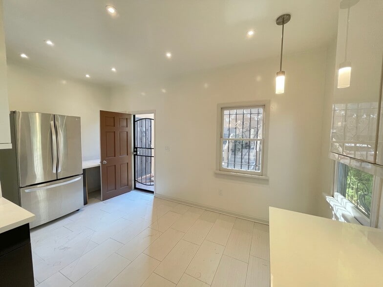 Building Photo - 1035 Meadowbrook Ave