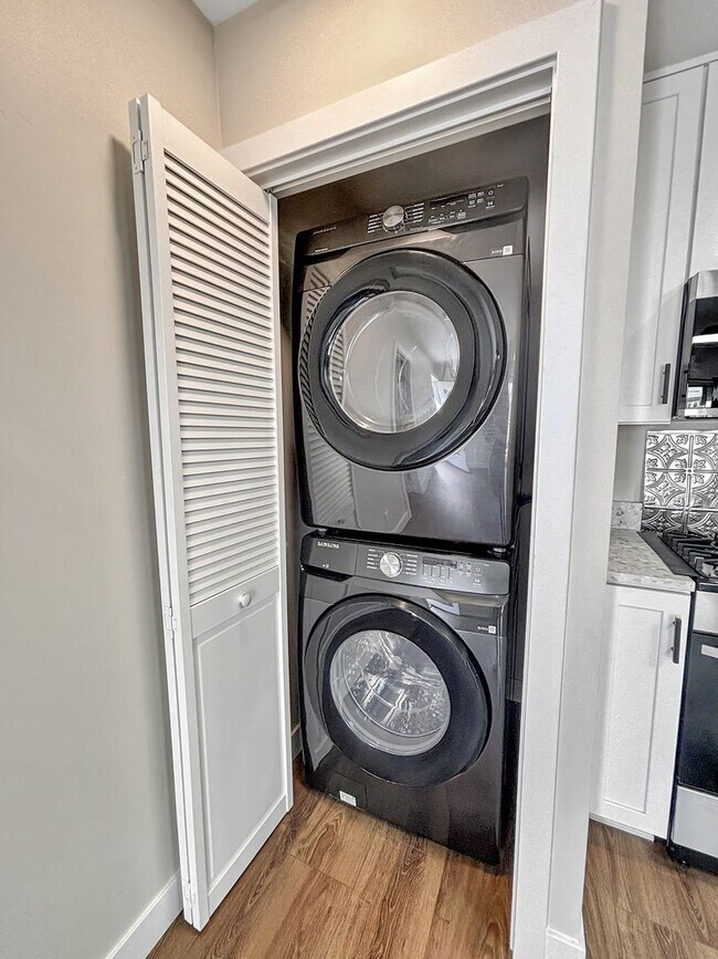 Building Photo - Gorgeous upgraded 1B 1BA in North Park w/ ...