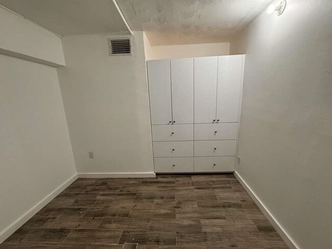 Building Photo - 3350 Powerline Rd