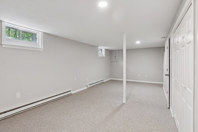 Building Photo - Beautiful 2Bed/1Bath condo in desirable co...