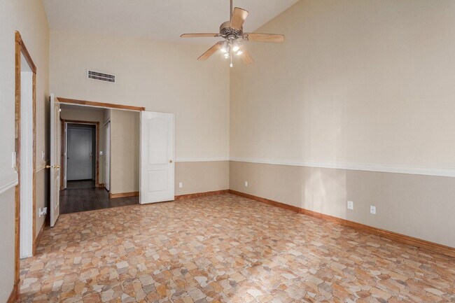 Building Photo - 12717 W Windsor Ave