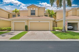 Building Photo - **Coach Home in Jonathans Bay - 3/2 + Den -  Water Views - 2 Car Garage**
