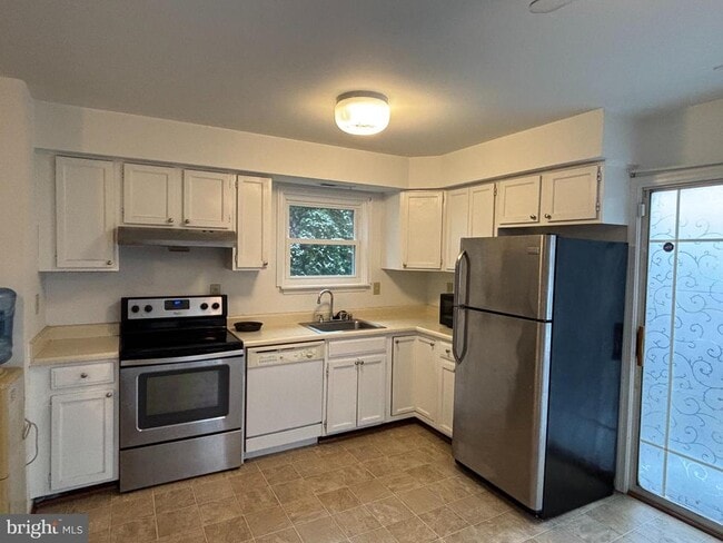 Building Photo - 520 W Liberty St