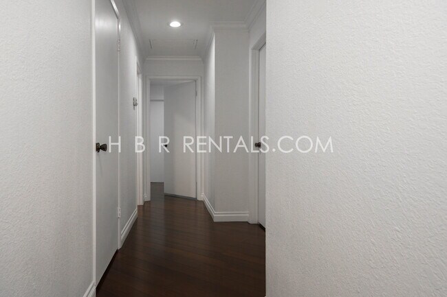 Building Photo - Single Story Charming 3-Bedroom Pleasanton Home Now MOVE IN Ready!