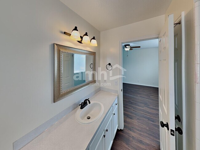 Building Photo - 129 W 1225 N