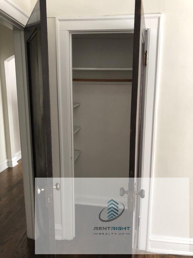 Building Photo - 1 bedroom in CHICAGO IL 60626