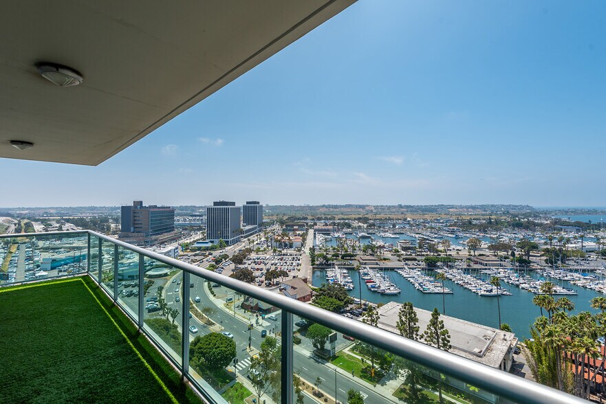 Building Photo - 13600 MARINA POINTE Dr