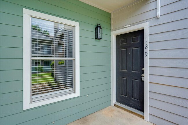 Primary Photo - 12166 Metric Blvd