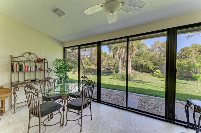 Building Photo - 3946 Wilshire Cir E