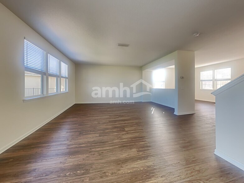 Building Photo - 75050 Ravenwood Dr