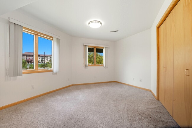 Building Photo - 8 Redtail Ct