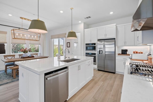 Building Photo - Beautiful 5bed/4bath for Rent Home at Great Park