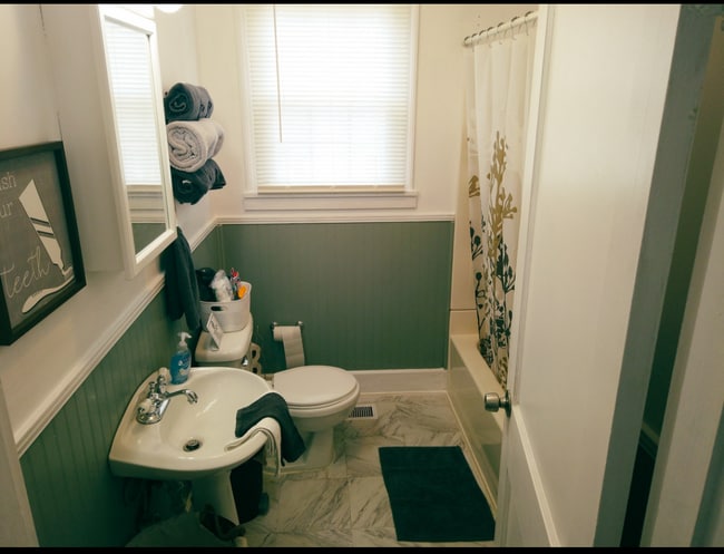 Building Photo - 171 W Meeting St