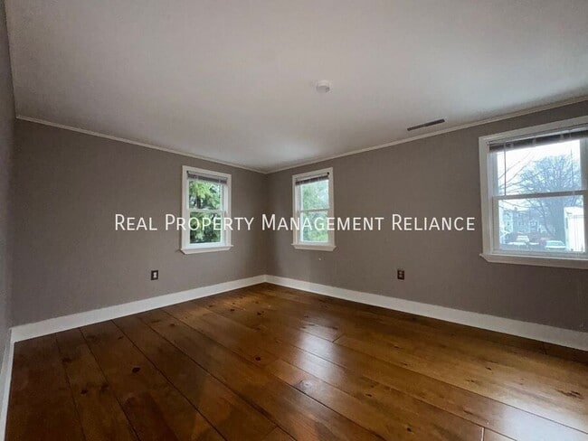 Building Photo - 22 Kent St