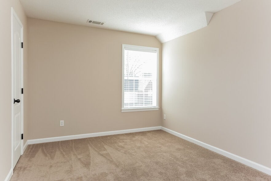 Building Photo - 2770 Hidden Falls Dr