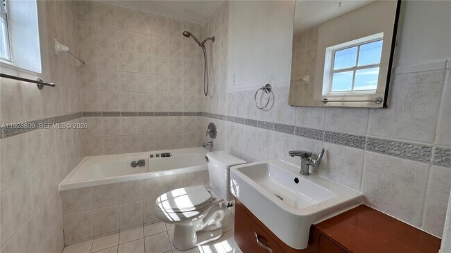 Building Photo - 7825 NE Bayshore Ct