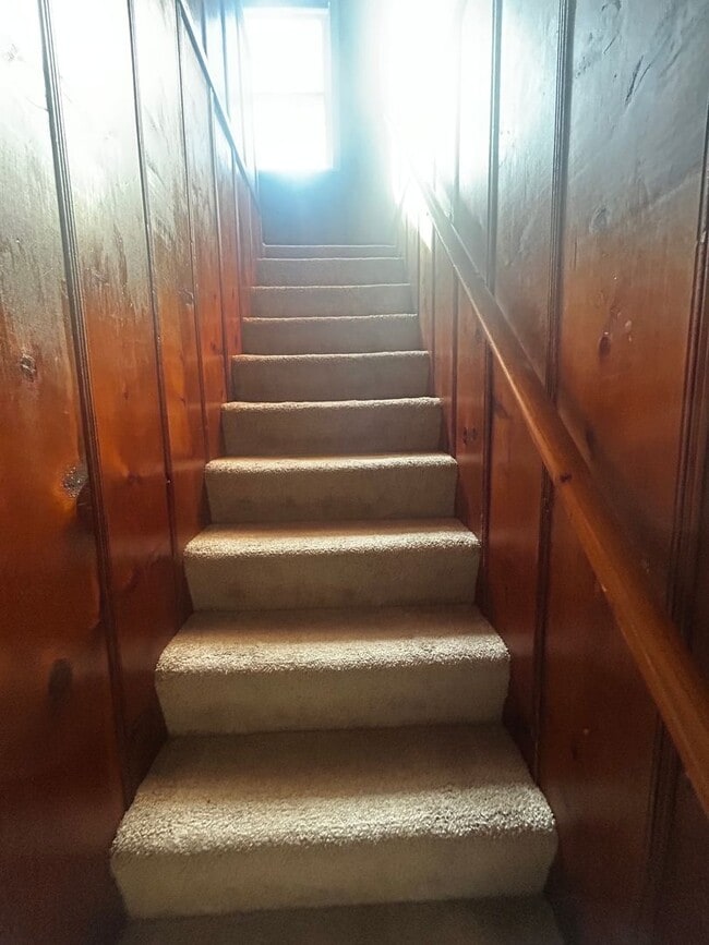 Building Photo - Charming 3 Bedroom, 2 Bathroom Home in Cuyahoga Falls