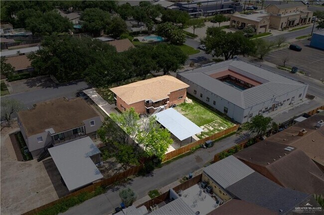 Building Photo - 1107 Shasta Ave W