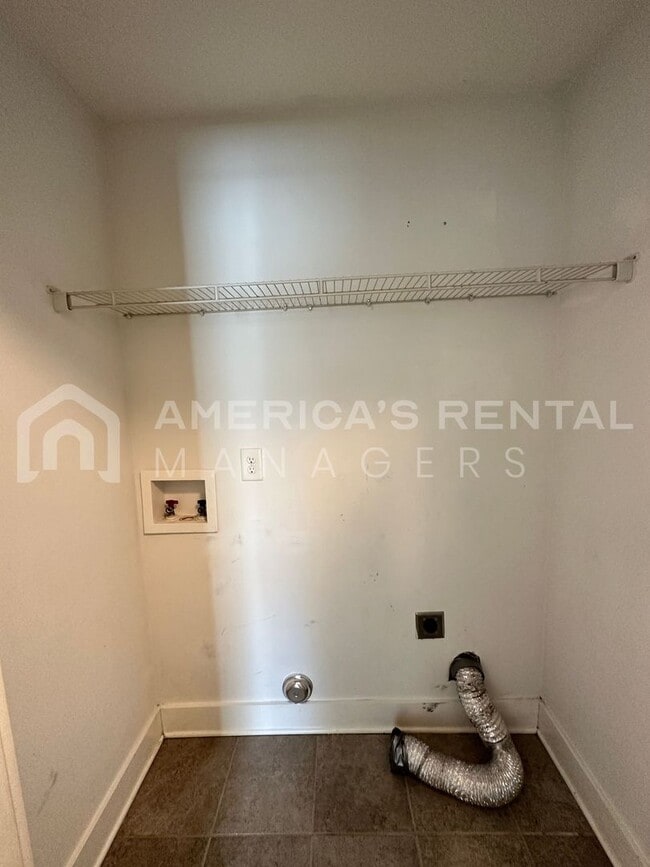 Building Photo - Townhome for Rent in Chelsea! View with 48 Hours Notice!