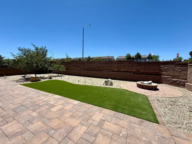 Building Photo - Move-In Ready 2 Bed, 2 Bath Home in Prime Prescott Location