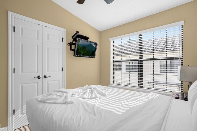 Building Photo - 14590 Damai Ln