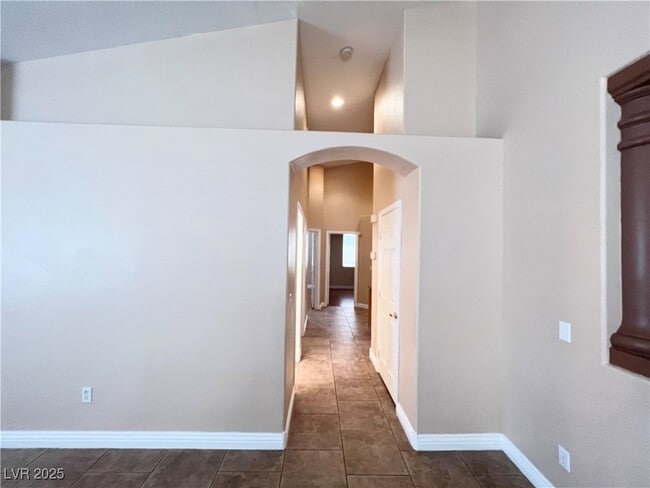 Building Photo - 258 Whitewater Village Ct