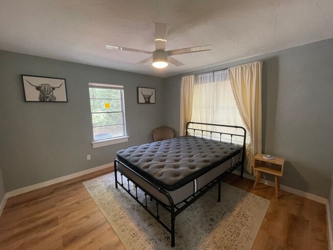 Building Photo - Beautiful 2 Bedroom, 1 Bathroom Apartment ...
