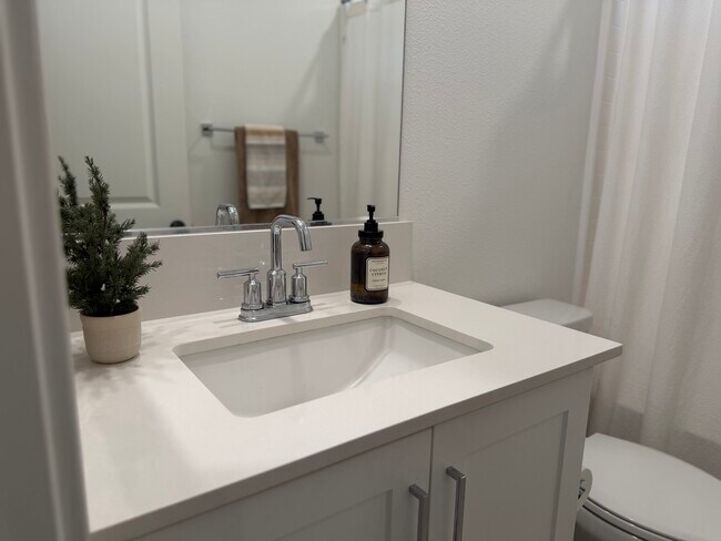 Building Photo - 2115 Senita Dr