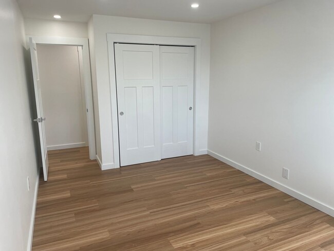 Building Photo - Newly Renovated Condo For Rent in Riverside!