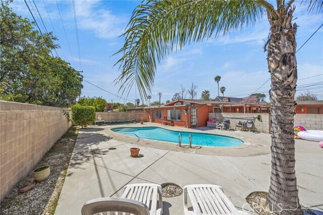 Building Photo - 9417 Mango Ave