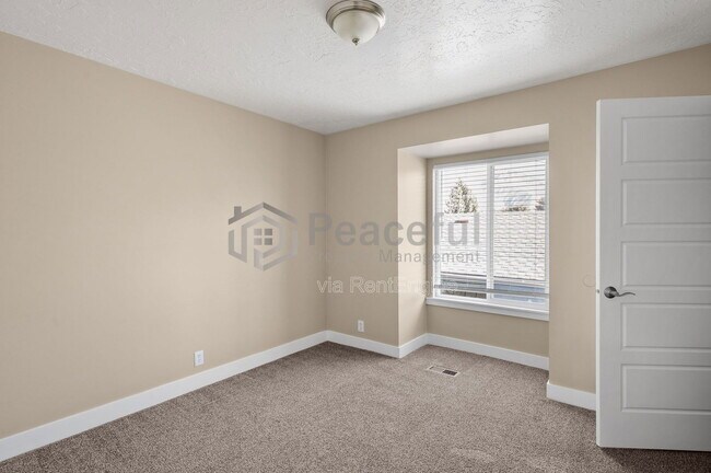 Building Photo - 7222 Ponderosa Dr