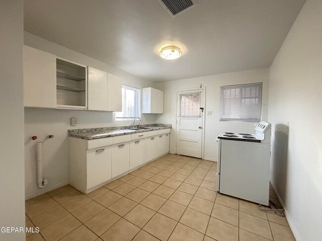 Building Photo - 4724 Sierra Madre Dr