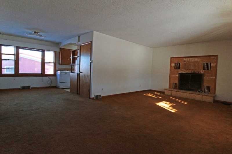 Building Photo - 1601 W College St