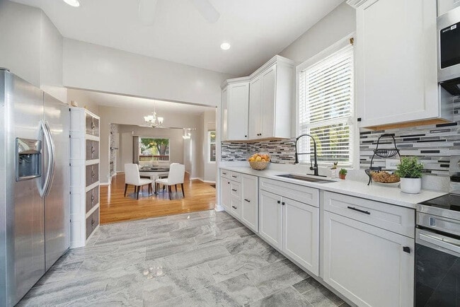 Building Photo - 11224 S Hermosa Ave