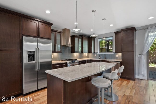 Building Photo - 3 br, 3.5 bath House - 2127 Lowell Blvd