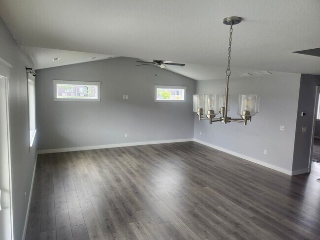 Building Photo - 1581 Keanan Ln