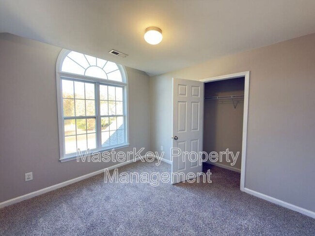 Building Photo - 2916 Hayward Ct