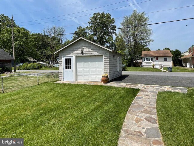 Building Photo - 2513 Barrison Point Rd