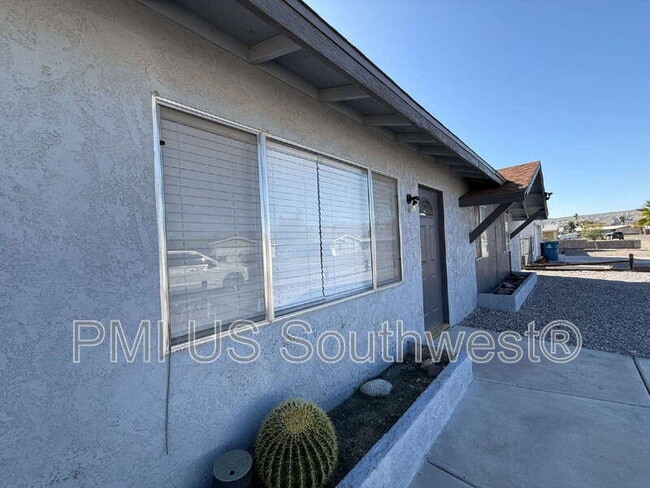 Building Photo - 664 Honeysuckle Rd