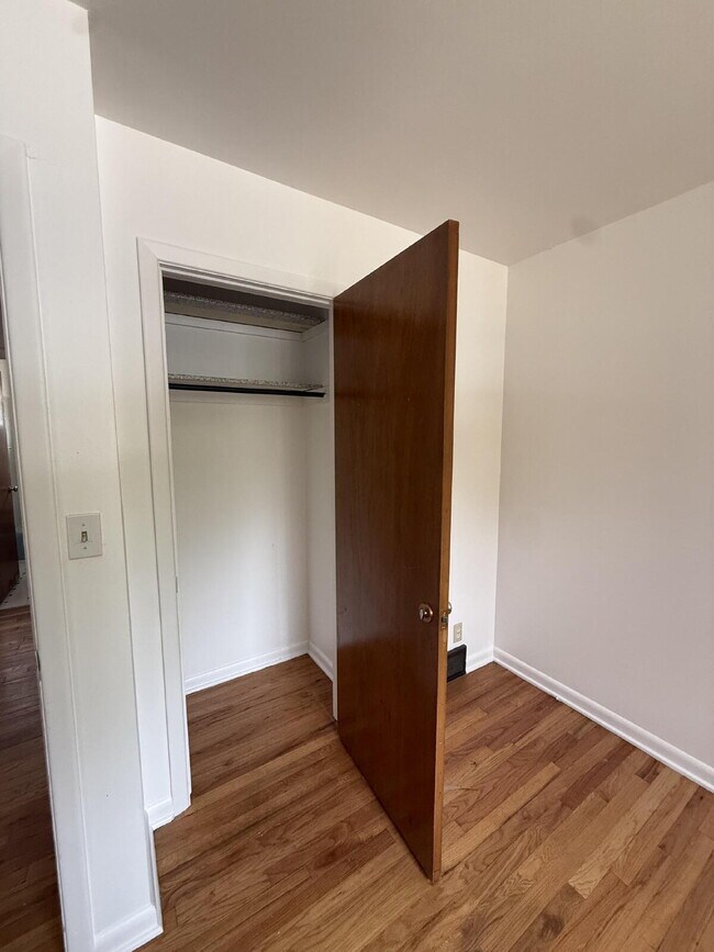 Building Photo - Charming Home Available Now!