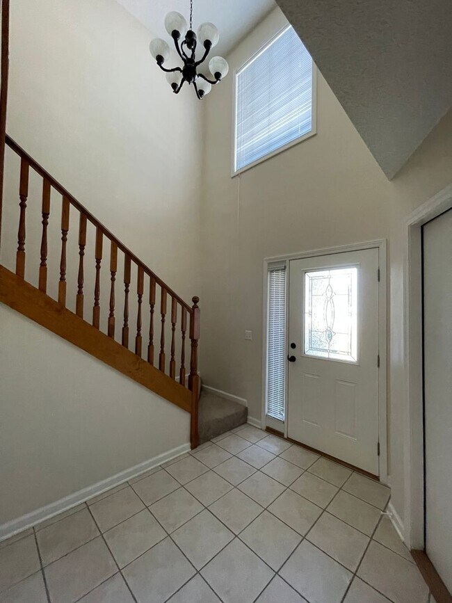 Building Photo - Foxchase Subdivision! END UNIT CLOSE TO COMMUNITY POOL