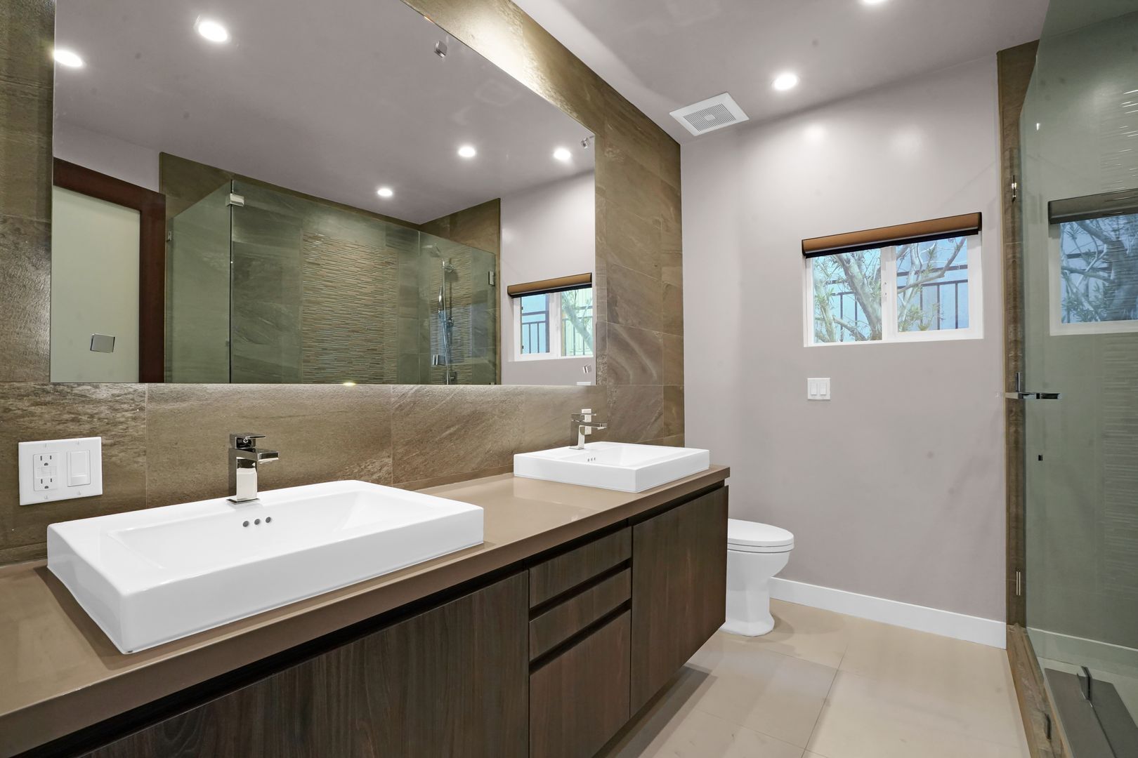 Building Photo - Experience Modern Luxury in this Stunning 4-Bedroom Smart Home in the Heart of 90027