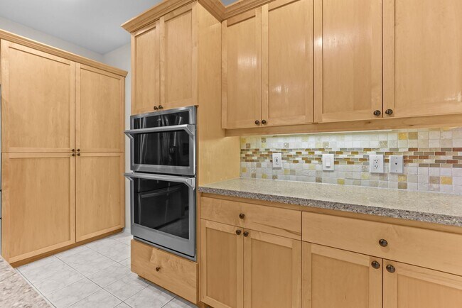 Building Photo - FOR RENT: CORNER LOT, Immaculate, lovely a...